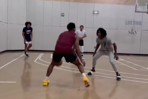 米切尔这个变向跳投确实帅！...